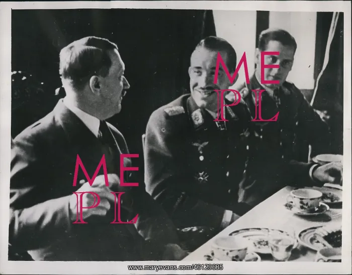 : Adolf Hitler with Luftwaffe aviators, WW2 : Adolf Hitler with Luftwaffe aviators, WW2