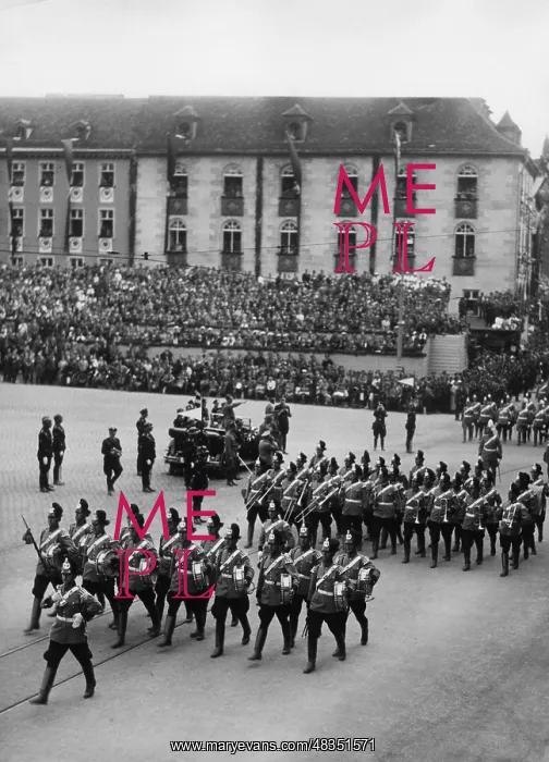 : Adolf Hitler at the parade of the Schutzpolizei : Adolf Hitler at the parade of the Schutzpolizei
