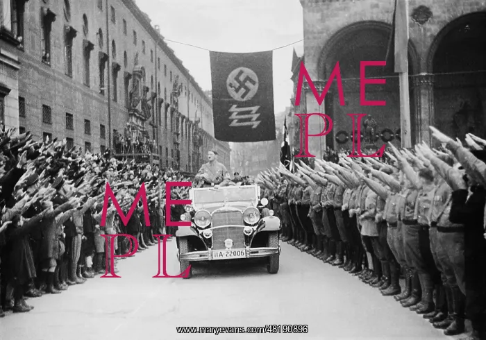 : Adolf Hitler passes the Feldherrnhalle (commander hall) in M : Adolf Hitler passes the Feldherrnhalle (commander hall) in M