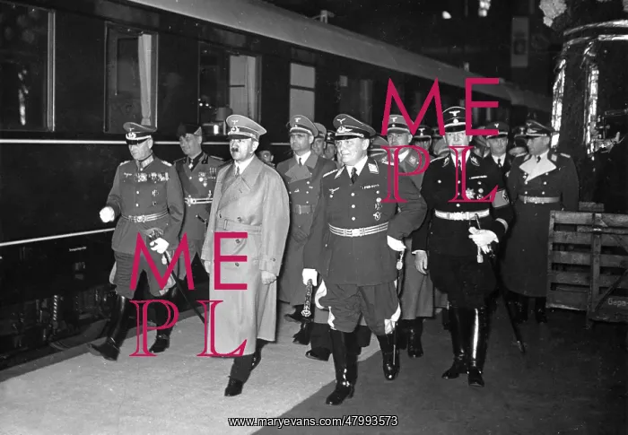 : Adolf Hitler on platform of Anhalter station, Berlin : Adolf Hitler on platform of Anhalter station, Berlin