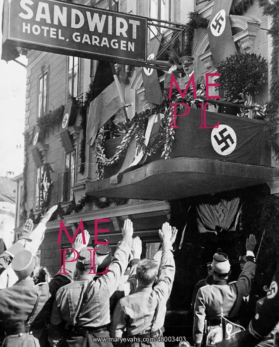 : Adolf Hitler salutes Austrian SA-men from the balcony : Adolf Hitler salutes Austrian SA-men from the balcony