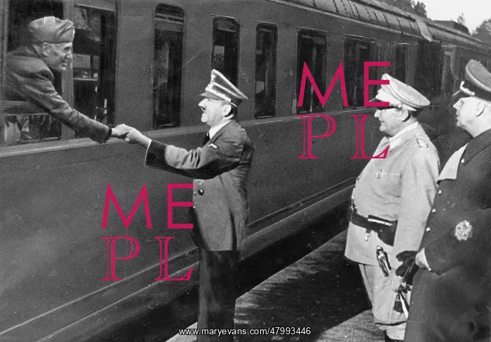 : Adolf Hitler says goodbye to Benito Mussolini : Adolf Hitler says goodbye to Benito Mussolini
