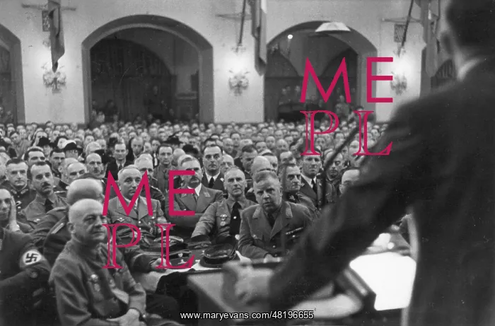 : Adolf Hitler speaks in the Buergerbraeukeller to the Old Fig : Adolf Hitler speaks in the Buergerbraeukeller to the Old Fig