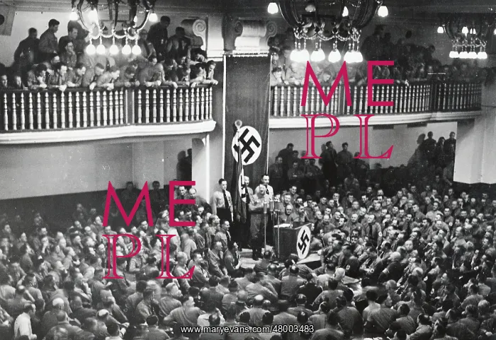 : Adolf Hitler speaks to the old fighters, Munich : Adolf Hitler speaks to the old fighters, Munich