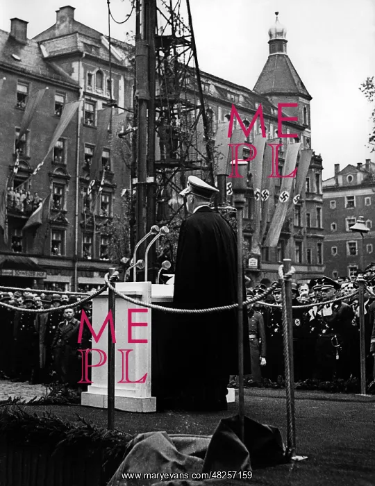 : Adolf Hitler speaks at start of Munich U Bahn construction : Adolf Hitler speaks at start of Munich U Bahn construction