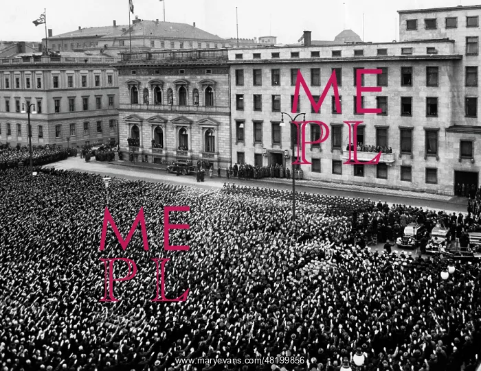 : Adolf Hitler speaks to the trian workers, 1937 : Adolf Hitler speaks to the trian workers, 1937