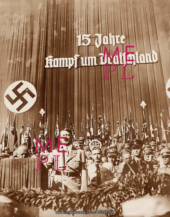 : Adolf Hitler in his speech at the Max-Josefs-Platz : Adolf Hitler in his speech at the Max-Josefs-Platz