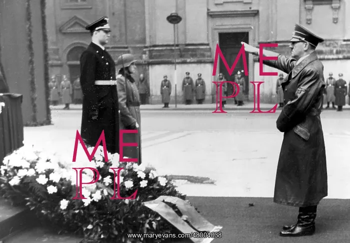 : Adolf Hitler at state funeral for Hermann Kriebel, Munich : Adolf Hitler at state funeral for Hermann Kriebel, Munich