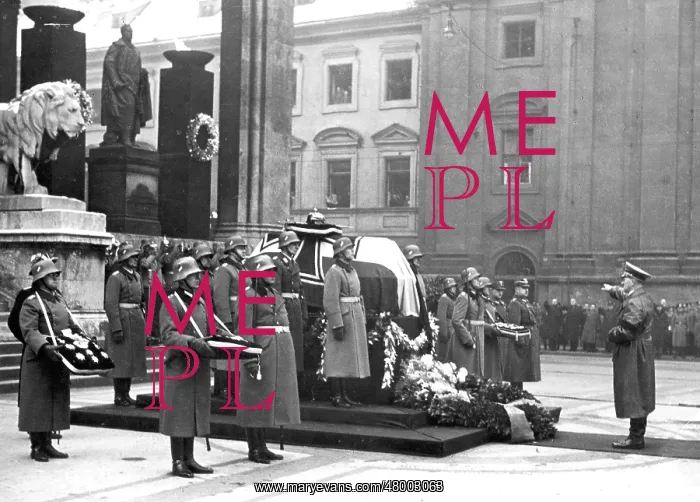 : Adolf Hitler at the state occasion after the death of Erich : Adolf Hitler at the state occasion after the death of Erich