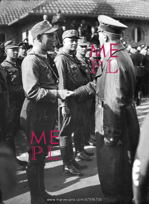 : Adolf Hitler with Stosstrupp (Shock Troop) members : Adolf Hitler with Stosstrupp (Shock Troop) members