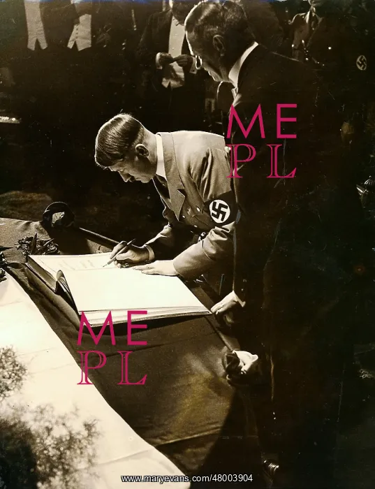 : Adolf Hitler at a town hall reception, Berlin : Adolf Hitler at a town hall reception, Berlin
