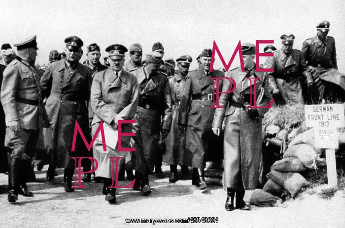 : Adolf Hitler on the Vimyhoehe, 1940 : Adolf Hitler on the Vimyhoehe, 1940