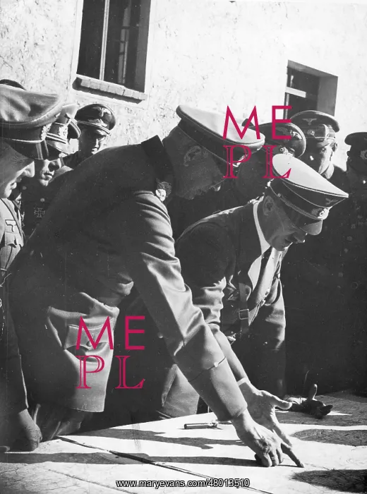 : Adolf Hitler on a visit to the backcountry of the front in P : Adolf Hitler on a visit to the backcountry of the front in P