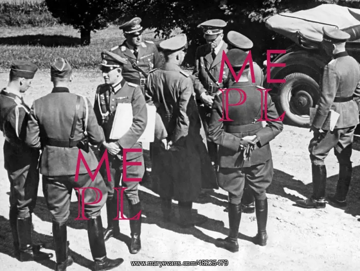 : Adolf Hitler visits the the troops : Adolf Hitler visits the the troops