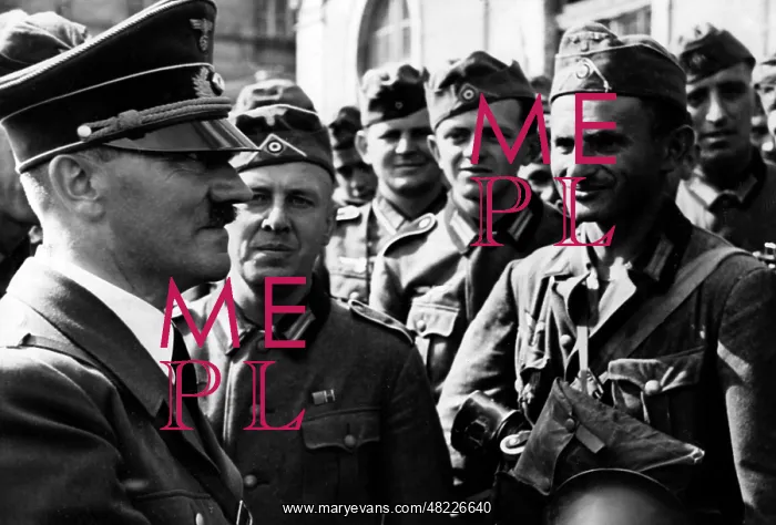 : Adolf Hitler visits troops on the Eastern Front 1942 : Adolf Hitler visits troops on the Eastern Front 1942