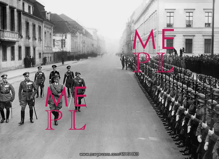 : Adolf Hitler, von Alten, Schaumburg step off the front of th : Adolf Hitler, von Alten, Schaumburg step off the front of th
