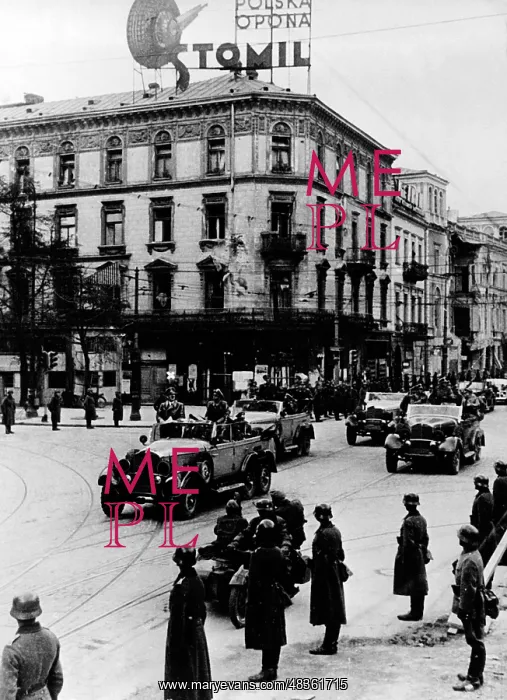 : Adolf Hitler in Warsaw, 1939 : Adolf Hitler in Warsaw, 1939