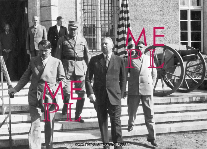 : Adolf Hitler with Wilhelm Brueckner, Oskar von Hindenburg : Adolf Hitler with Wilhelm Brueckner, Oskar von Hindenburg