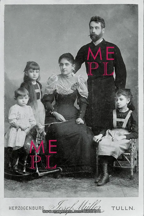 : Adolf and Marie Schiele with their children : Adolf and Marie Schiele with their children
