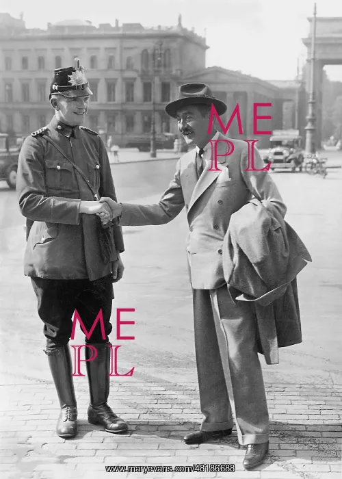 : Adolphe Menjou in Berlin, 1932 : Adolphe Menjou in Berlin, 1932