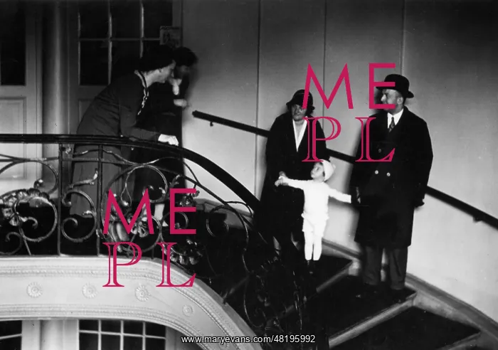 : In the adoption office in Berlin, 1931 : In the adoption office in Berlin, 1931