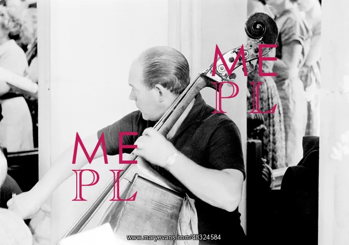 : Adrian Beers playing Double Bass : Adrian Beers playing Double Bass