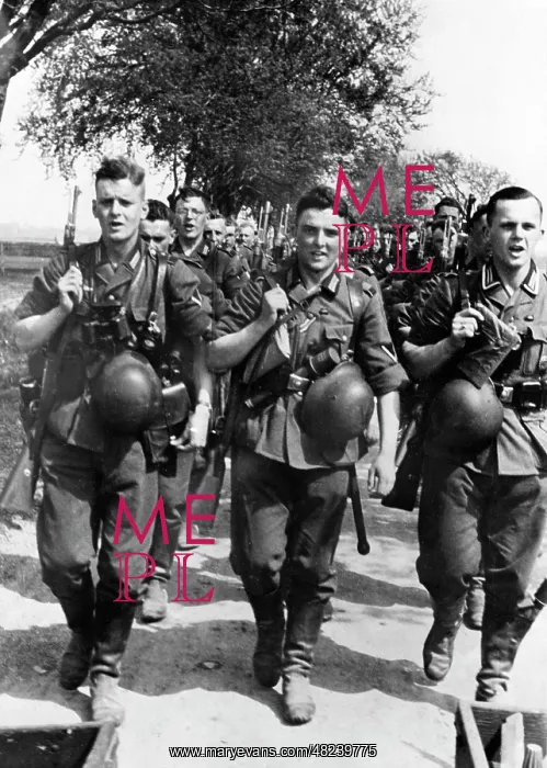 : Advancing German troops in France, 1940 : Advancing German troops in France, 1940