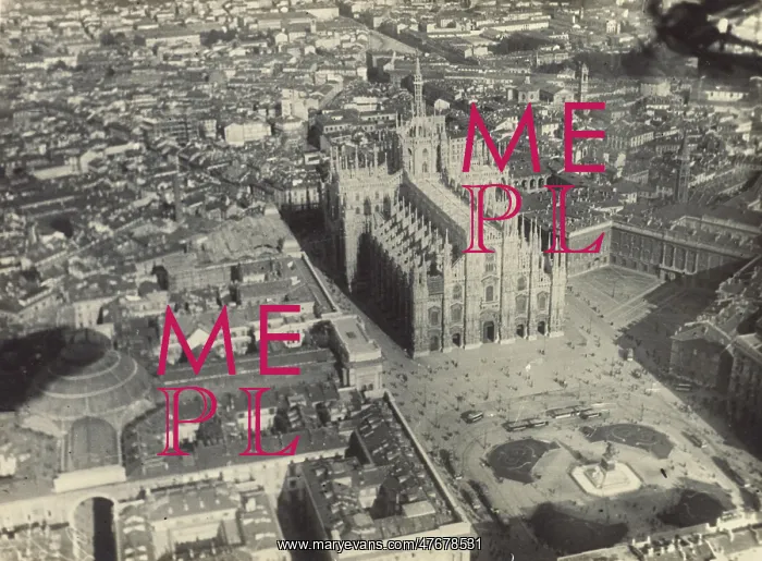 : Aerial of Milan Duomo, c. 1917 : Aerial of Milan Duomo, c. 1917