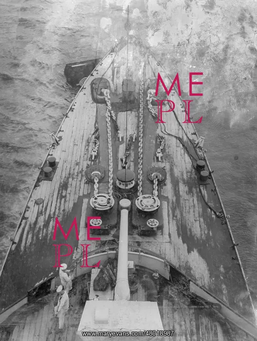 : Aerial view, bows of a British cruiser, WW1 : Aerial view, bows of a British cruiser, WW1