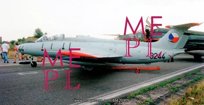 : Aero L-29 Delfin 3244 : Aero L-29 Delfin 3244