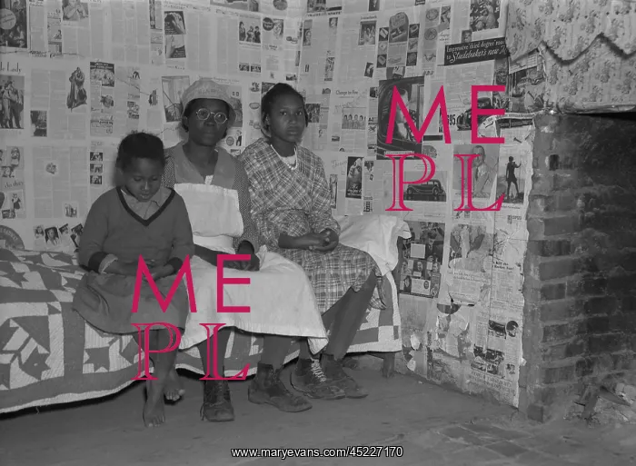 : African American mother with her two daughters ? : African American mother with her two daughters ?