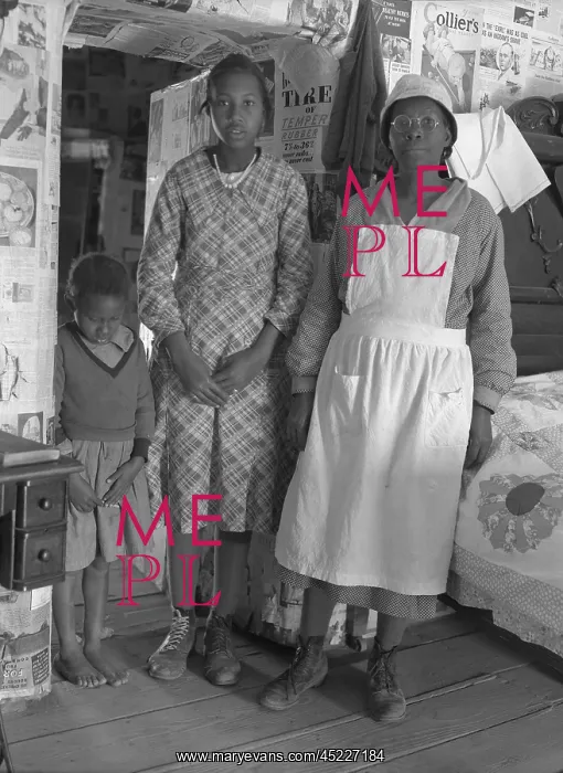 : African American mother with her two daughters ? : African American mother with her two daughters ?