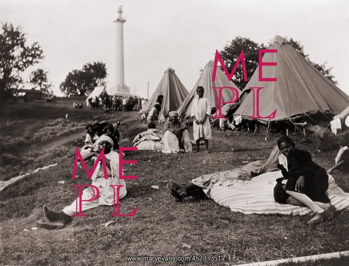 : African American refugees in front of their ? : African American refugees in front of their ?