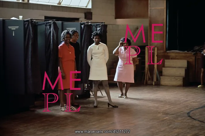 : African American women poll workers on an ? : African American women poll workers on an ?