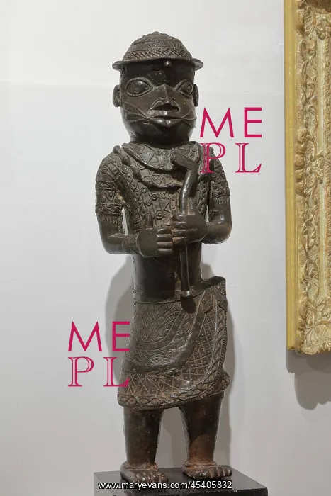 : African statue, Musee d'Art Moderne, Troyes, France : African statue, Musee d'Art Moderne, Troyes, France