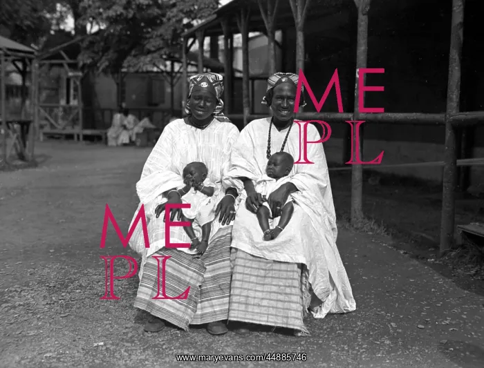 : AFRICAN WOMEN : AFRICAN WOMEN