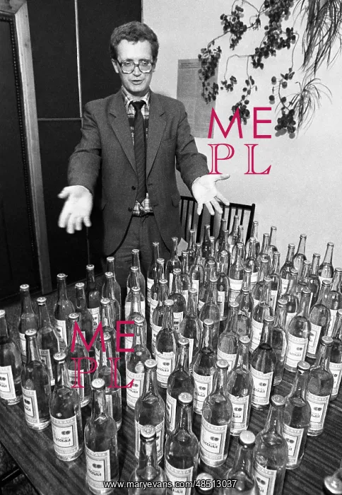 : Aftermath of anti-alcoholic campaign, 1989 : Aftermath of anti-alcoholic campaign, 1989