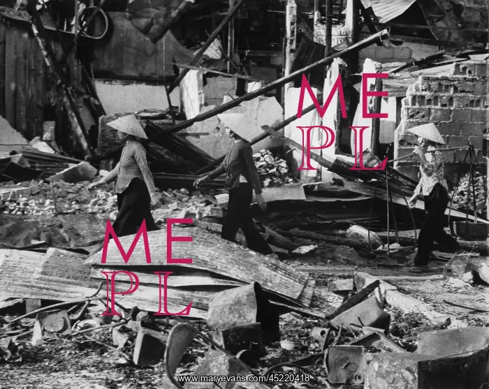 : Aftermath of Tet Offensive. Three Vietnamese ? : Aftermath of Tet Offensive. Three Vietnamese ?
