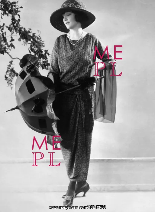 : Afternoon dress of printed faille with hat ? : Afternoon dress of printed faille with hat ?