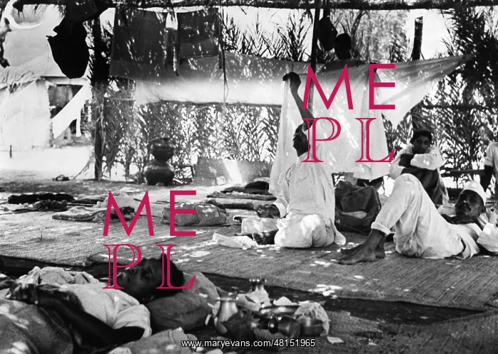 : Afternoon rest during the Salt March, 1930 : Afternoon rest during the Salt March, 1930