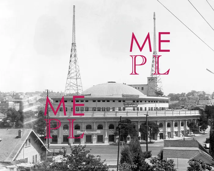 : Aimee Semple McPherson's evangelical meeting ? : Aimee Semple McPherson's evangelical meeting ?