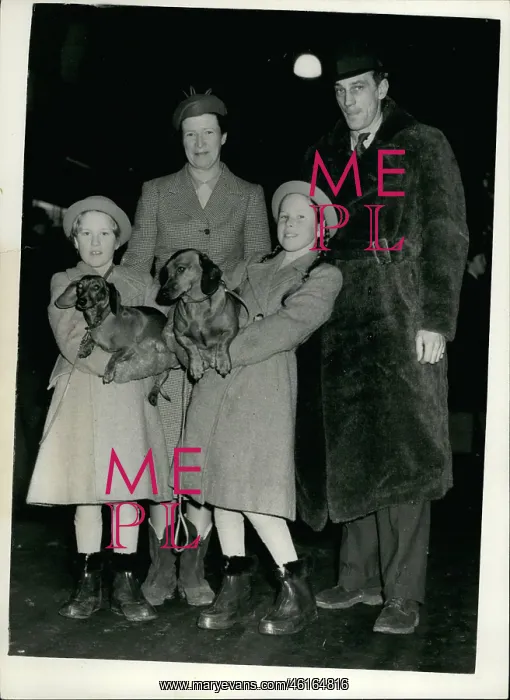 : Air Commodore Langlon Donkin and family : Air Commodore Langlon Donkin and family