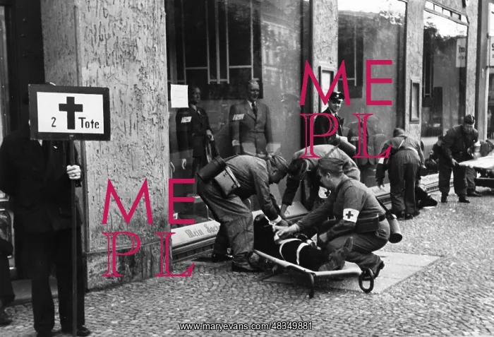 : Air-raid drill in Berlin, 1939 : Air-raid drill in Berlin, 1939