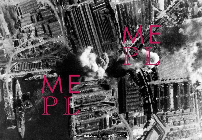 : Air raid on Porthsmouth, 1940 : Air raid on Porthsmouth, 1940