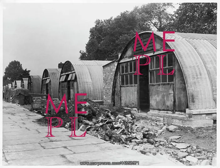 : AIR RAID SHELTER 1940 : AIR RAID SHELTER 1940