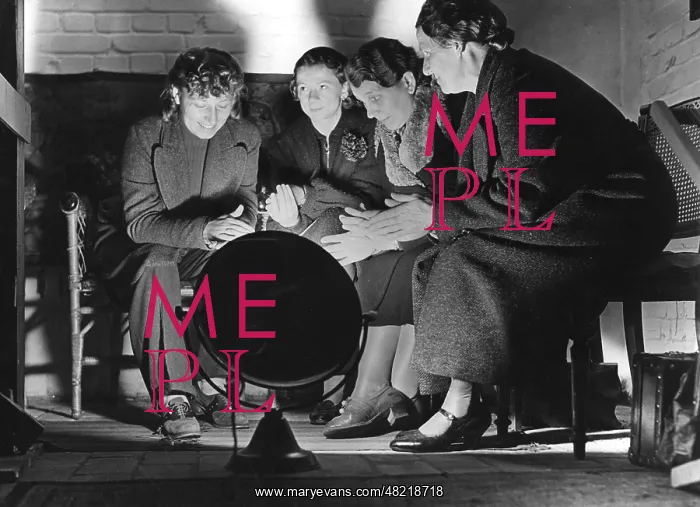 : Air-raid shelter in Berlin, 1940 : Air-raid shelter in Berlin, 1940