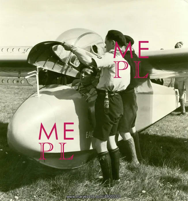 : Air Scouts preparing a Slingsby Type 42 Eagle glider : Air Scouts preparing a Slingsby Type 42 Eagle glider