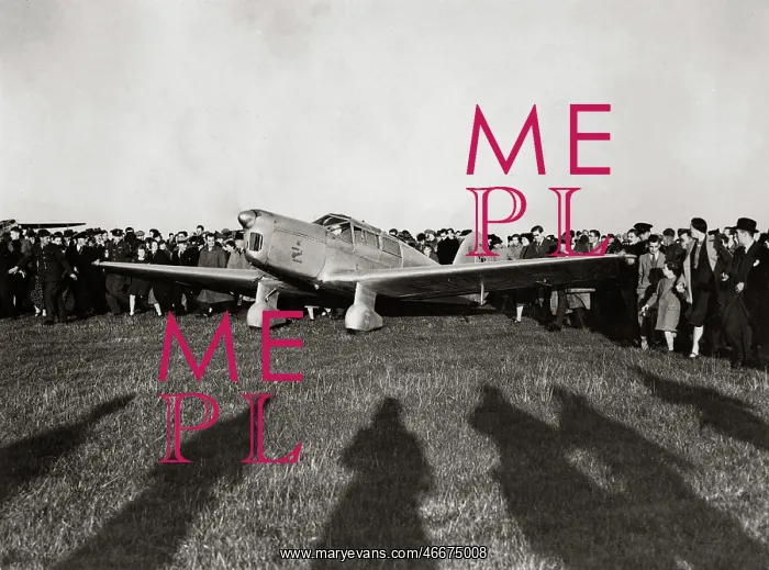 : Aircraft. The famous New Zealand pilot Jean Batten in her aeroplane in Lympne / England : Aircraft. The famous New Zealand pilot Jean Batten in her aeroplane in Lympne / England
