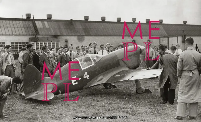 : Aircraft. An aeroplane at the airfield Hatfield / England : Aircraft. An aeroplane at the airfield Hatfield / England