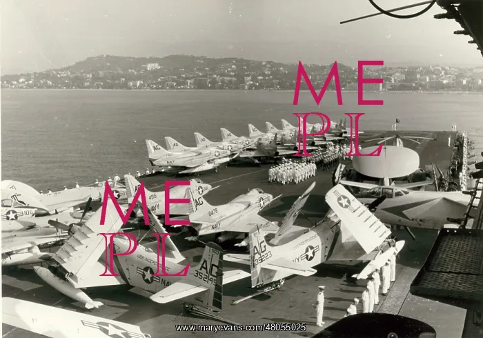 : Aircraft on the deck of the USS Independence : Aircraft on the deck of the USS Independence